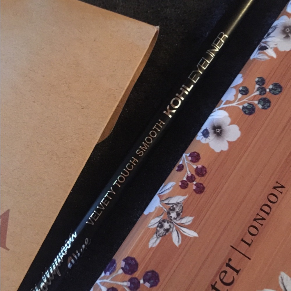Makeup bundle - Picture 6 of 6